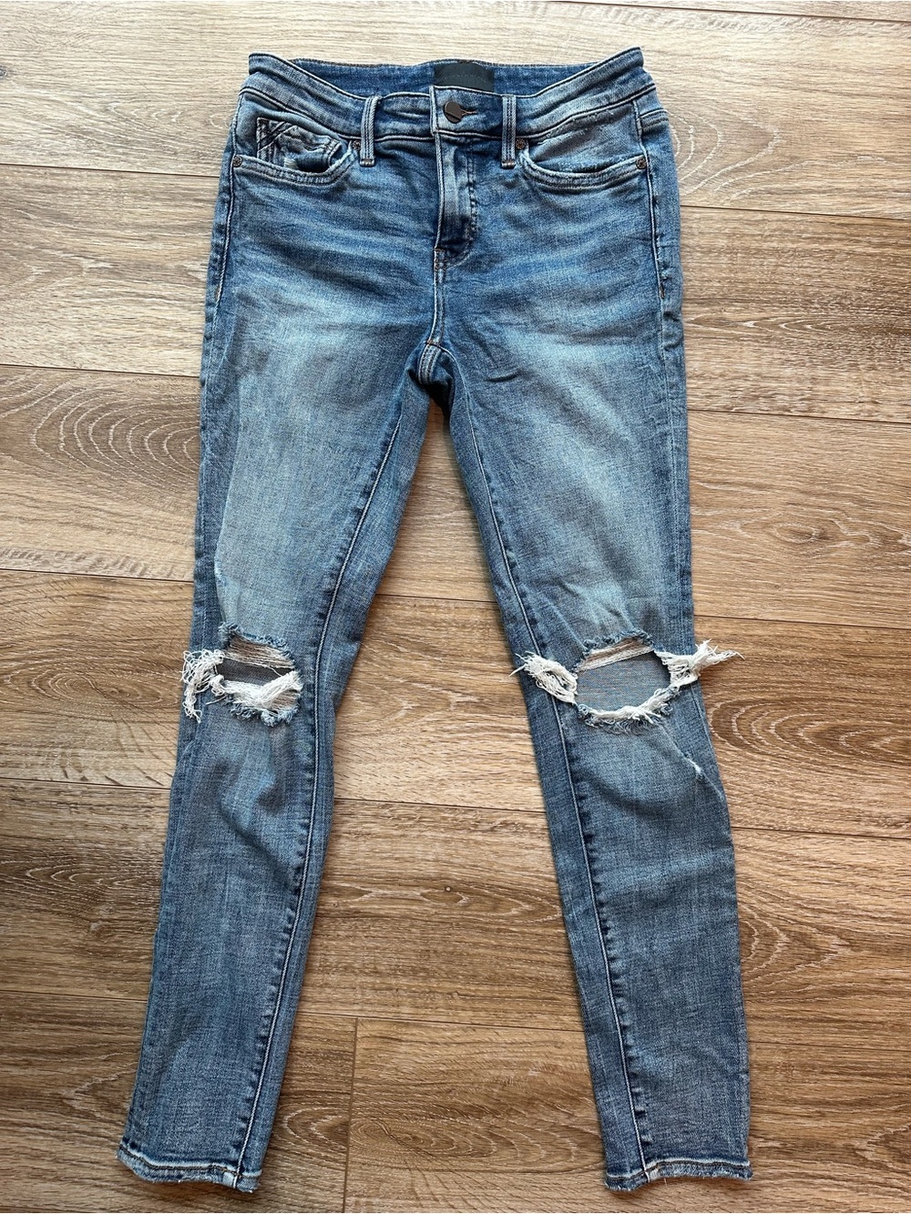 Women's Distressed Skinny Jeans - Washed Blue